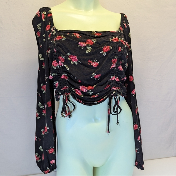 Wild Fable Black & Rose Floral Long-Sleeve Crop Top Blouse with Ruched Front - Picture 2 of 9